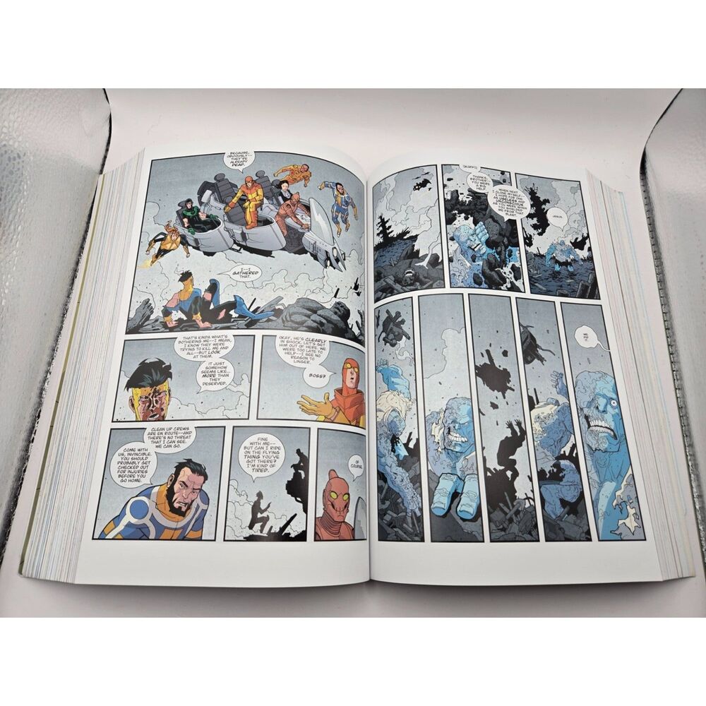 Invincible Compendium One by Robert Kirkman – Graphic Novel (Damaged) - Picture 11 of 13